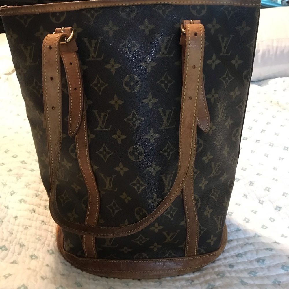 Re-poshing Auth LV large bucket bag